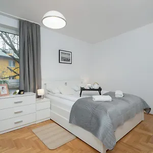 Apartament Jozefinska With Balcony Cracow By Renters, Kraków